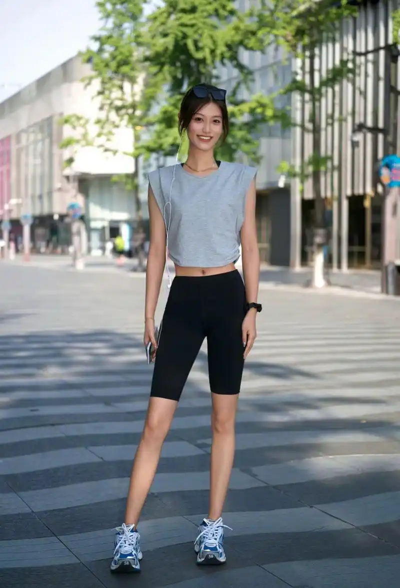 深圳街拍:半身裙,厚底鞋成为了街拍的新宠,时尚又百搭