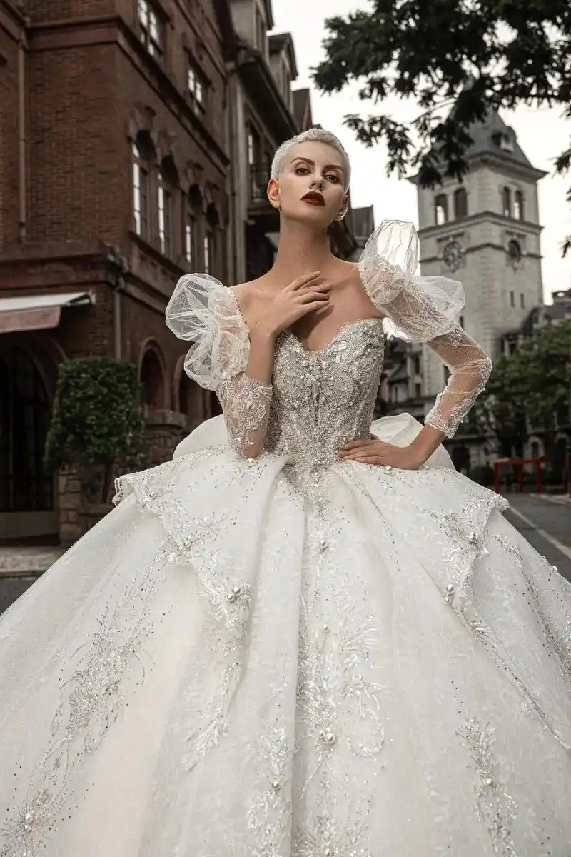 典雅奢华的巴洛克宫廷风婚纱,廓形复古大气不 - 抖音