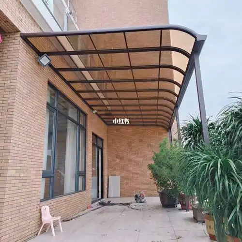 茶色铝合金雨棚