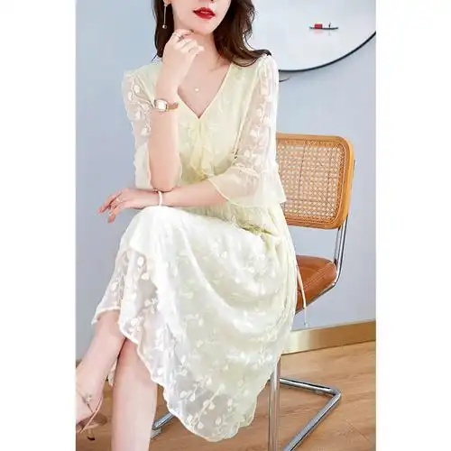 年轻款高端奢华气质洋气大牌桑蚕丝刺绣裙子贵夫人真丝连衣裙夏季