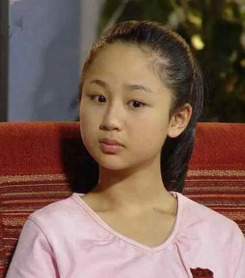 说到杨紫,大家一定都不陌生,童星出道,出演家庭喜剧《家有儿女》中的"