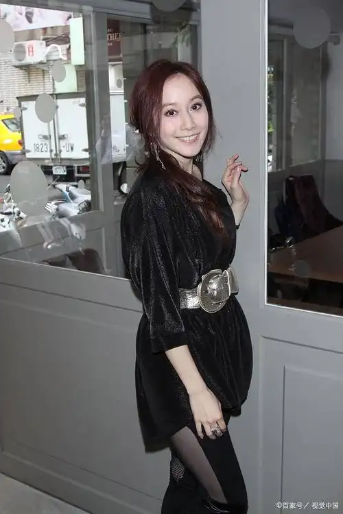 萧亚轩岁月不留痕?少男杀手45岁依旧撩人,致命诱惑难以抵挡!