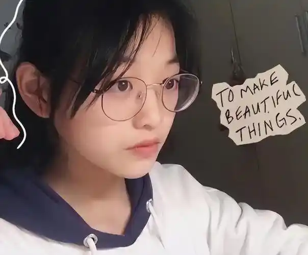 初中漂亮女生大胆放话就算我不读大学以后嫁得好照样不差