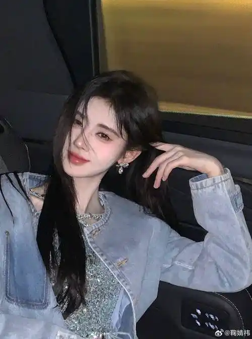 鞠婧祎今日份奶栗妆清纯可爱美貌依旧