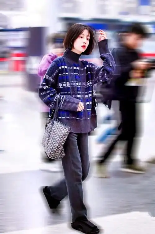 李溪芮太御姐了吧穿斑马条纹西装搭百褶裙笔直大长腿太惹眼