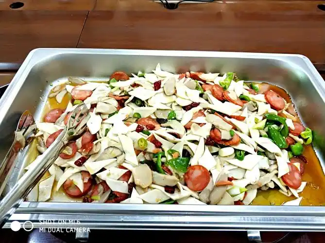 三楼特色自助餐更新菜品,欢迎各位同学品尝!