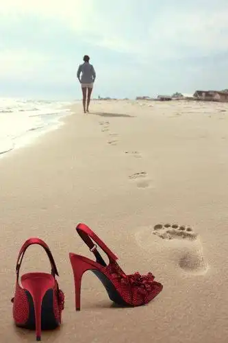 海边散步 风光 女人 户外 海滩 海岸 沙子 人