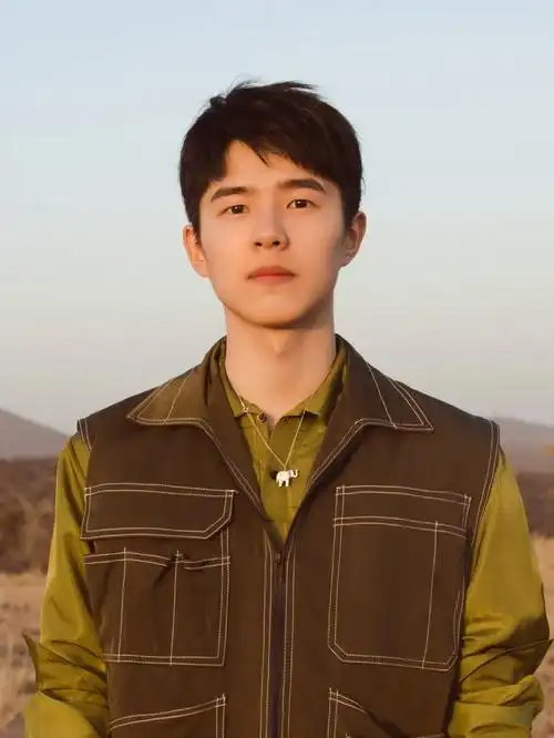 刘昊然   姐妹们我收藏的图都是我喜欢的 ,不喜欢的大可划走今天有一