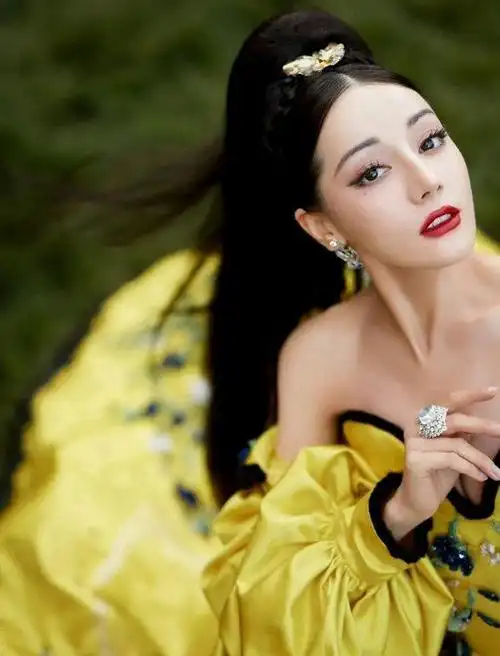 浓颜化妆难来看看迪丽热巴的妆容思路