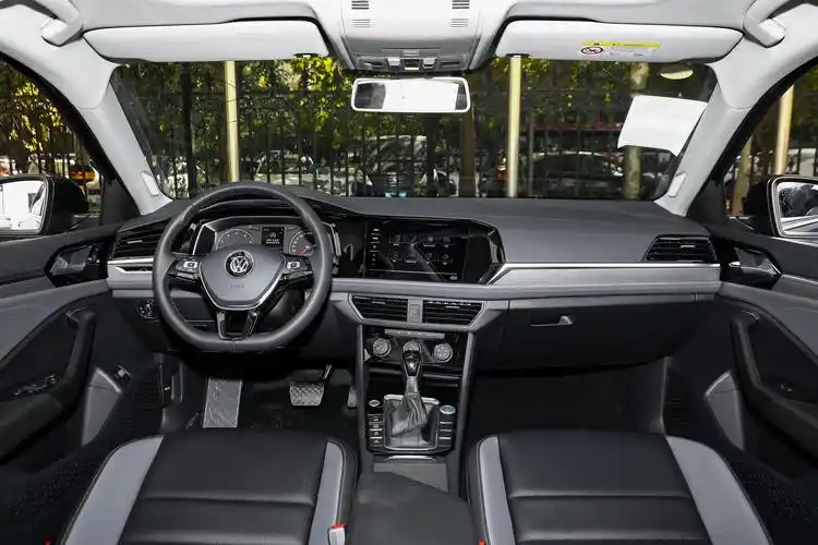 速腾内饰车身尺寸和动力与速腾1.