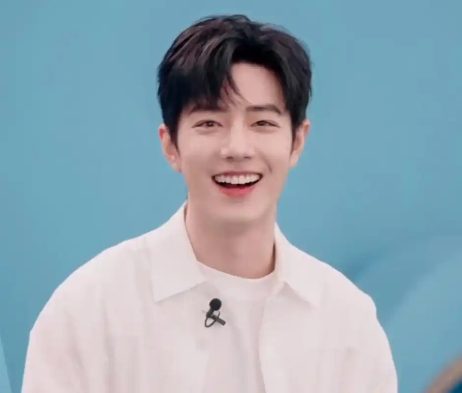 肖战白衬衫直播造型#   如果温柔有颜色,大概就是这种简约而纯洁的