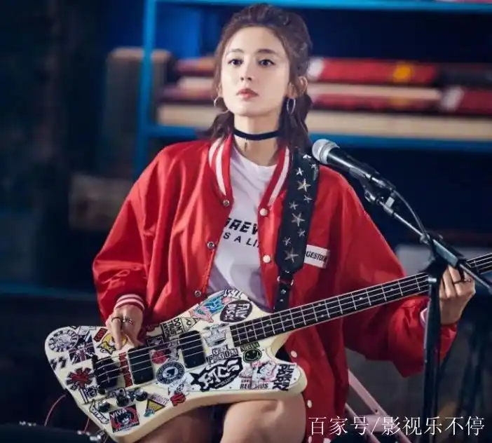 古力娜扎很火的一部电影《缝纫机乐队》,场面很火爆!