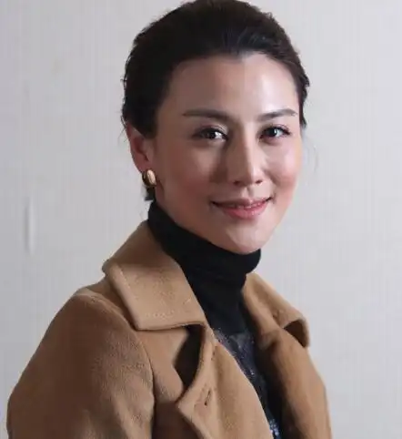 图揭秘演员江易珈多大了近日再度饰演职场女强人