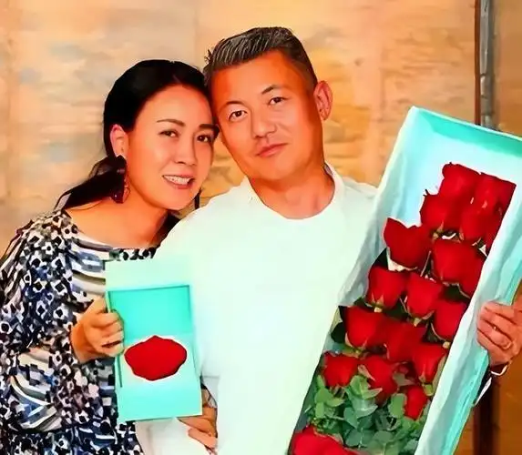 回顾那英:与高峰分手后,带着儿子嫁给孟桐,如今婚姻状况如何?