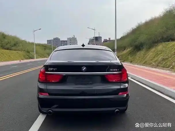 纯15宝马gt535i全款85万是一款拥有强大动力性能的豪华轿车