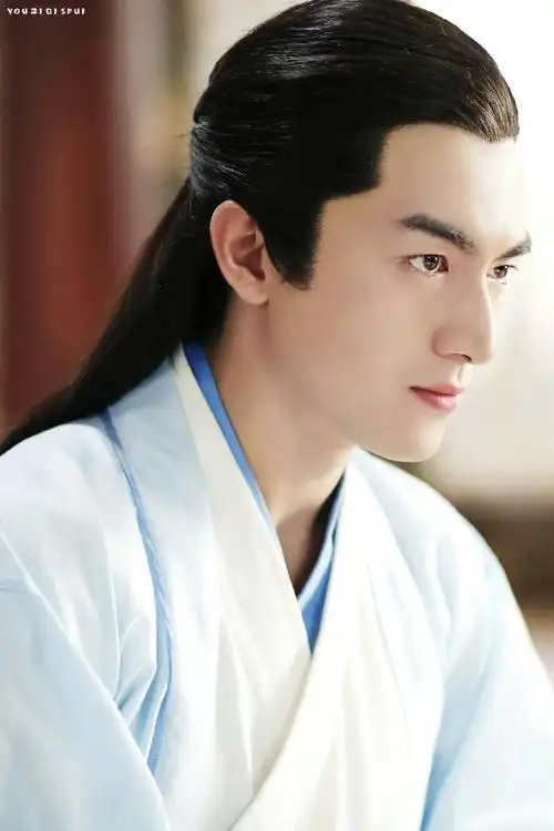 《楚乔传》剧照截修黑衣公子真好看#林更新美人鱼抱孟子义##林更新