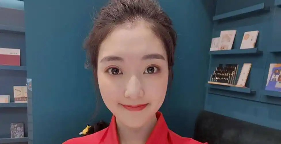 国乒樊振东与"绯闻女友"甜蜜互动,引起争论,但是他以事业为主_乒乓球