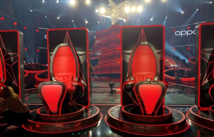 中国好声音走到第10年今年搬来了8位导师和8把转椅