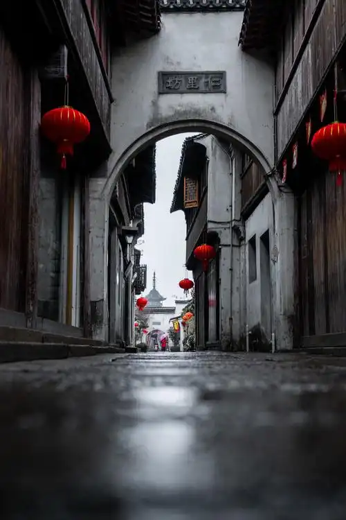 雨中的江南古镇烟雨迷蒙