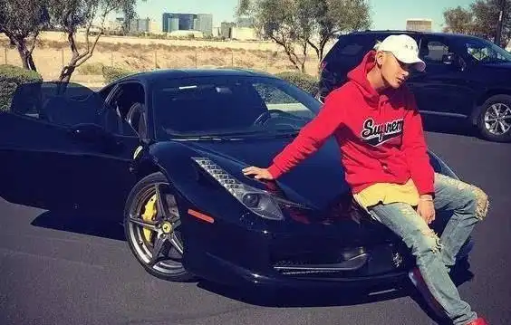 罗志祥定制版荧光粉兰博基尼aventador lp700-4花了500万元,国内售价