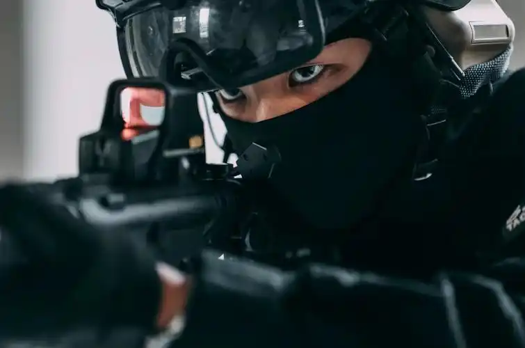 穿越火线手游cos最帅斯沃特