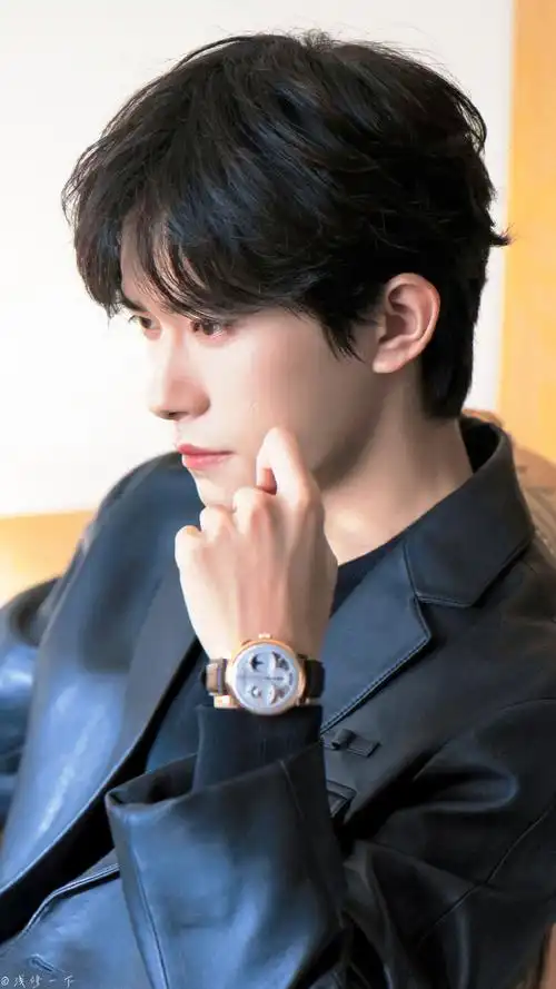 易烊千玺积家全球代言人