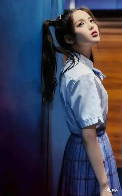 杨超越下车照疯传,实力腿精|名人榜|火箭少女|华语歌手|华语音乐_网易