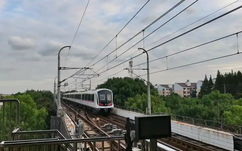 上海地铁5号线0530剑川路站出站奉贤新城站方向