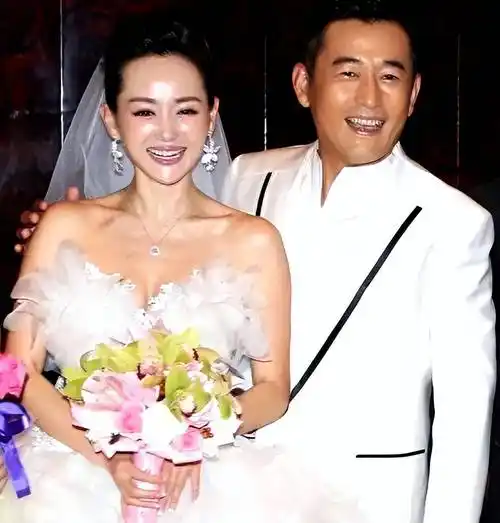 演员王志飞:为小16岁女友分手发妻,与现任妻子认识3天就闪婚!