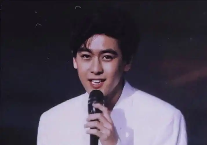 林志颖晒出高中聚会合照,像极了两代人的照片._年龄_妻子_网友