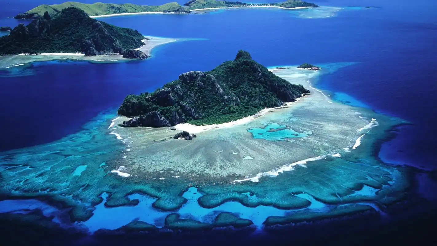 美丽的岛屿风景图片高清宽屏壁纸