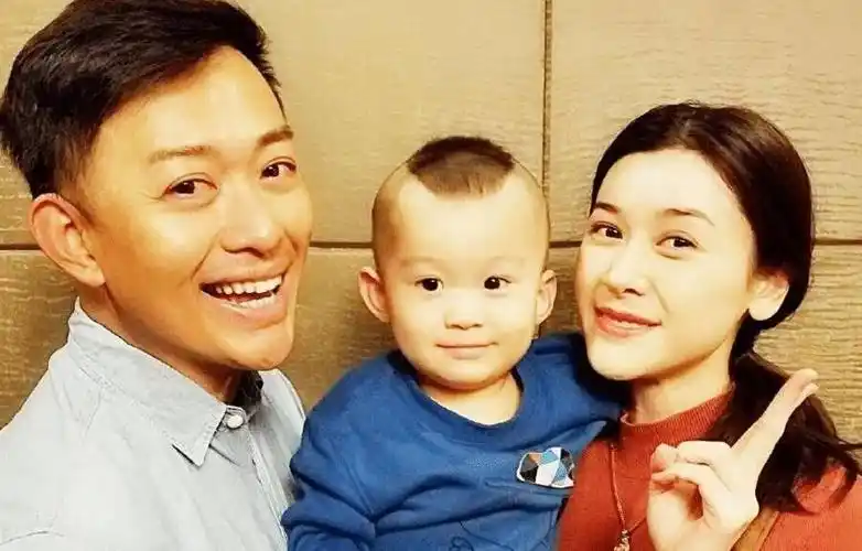 回顾黄海冰不接受前妻丁克二婚娶小12岁娇妻婚后幸福圆满