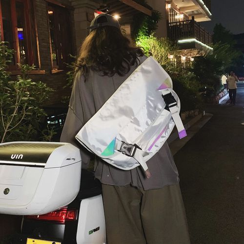 ins潮流机能风工装包嘻哈休闲后背反光镭射单肩包潮牌邮差斜挎包