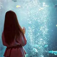 背过身文艺女生头像_微信头像图片大全