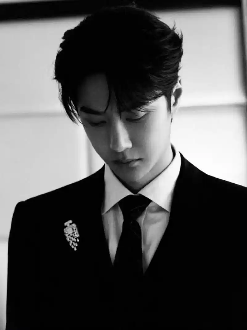 王一博# #王一博黑西装格纹领带# #娱乐最前沿