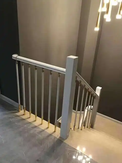 现代简约楼梯铁艺楼梯扶手现代轻奢护栏手铝艺立柱室内护栏别墅