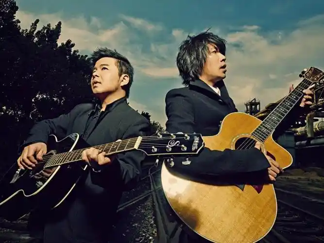 p>水木年华,中国内地人文民谣歌唱组合,名字取自于" a target="