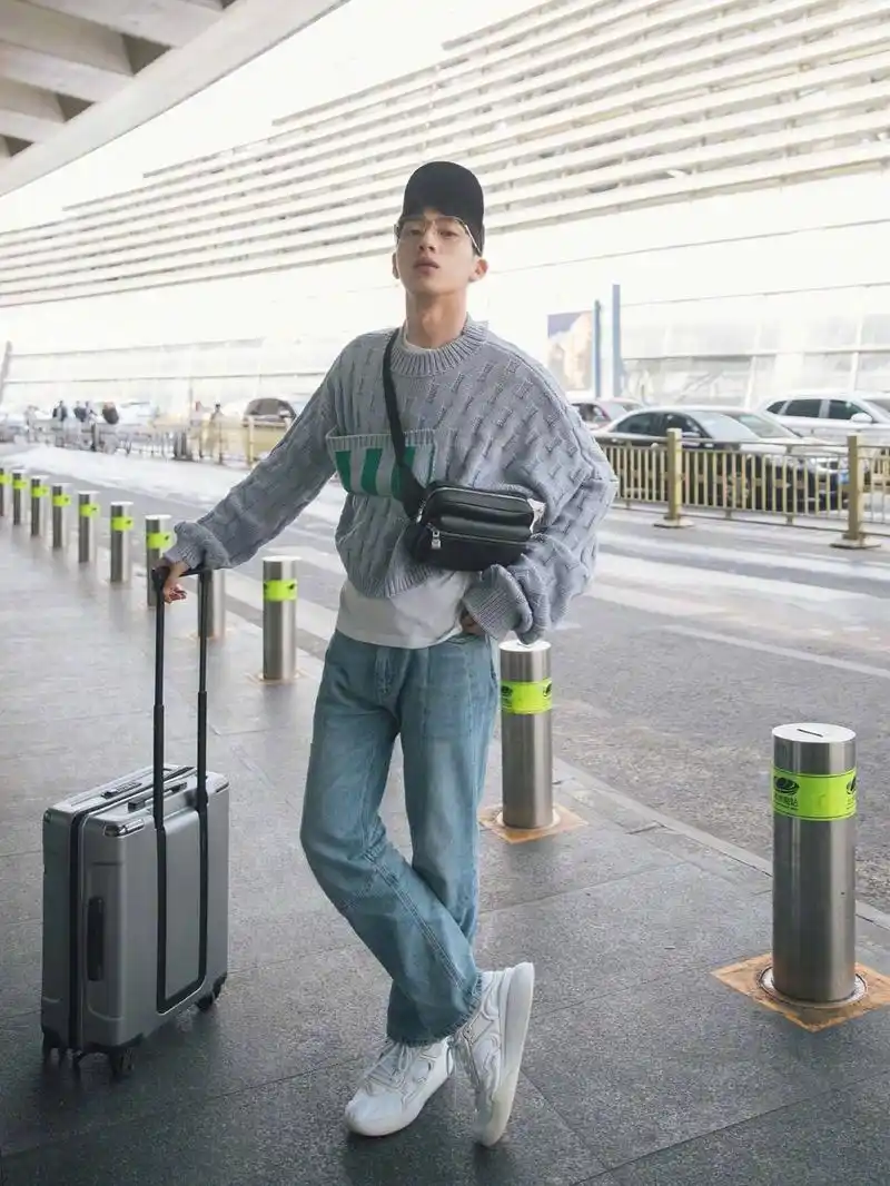 井柏然示范春日穿搭02可盐可甜清爽帅气