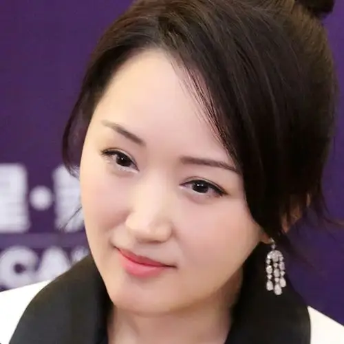 杨钰莹一组近距离高清美照皮肤细嫩如少女脸上写着真善美