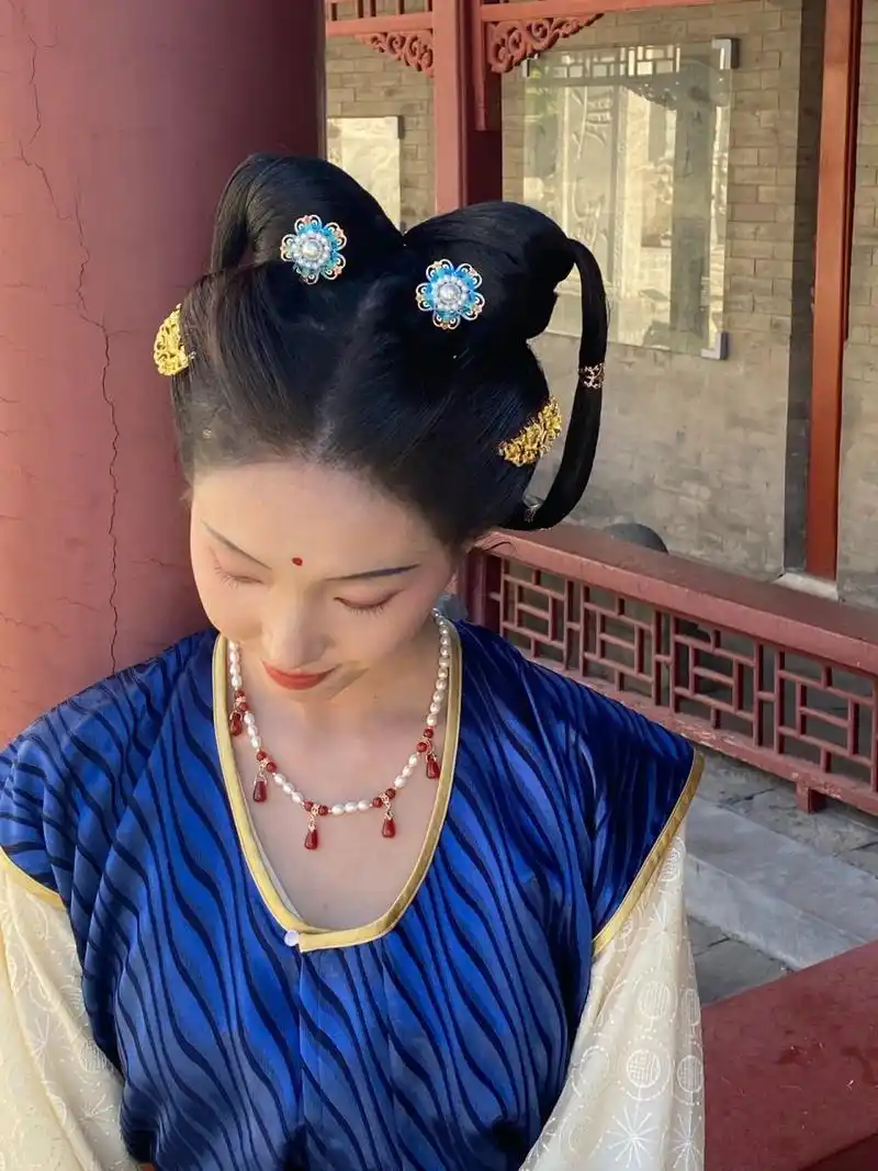 汉服发型|超可爱的唐风少女双鬟髻 因为今天去五塔寺拍照想拍出一种