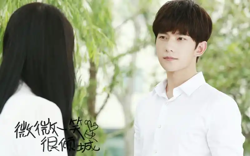 微微一笑很倾城男神杨洋与郑爽秀恩爱壁纸