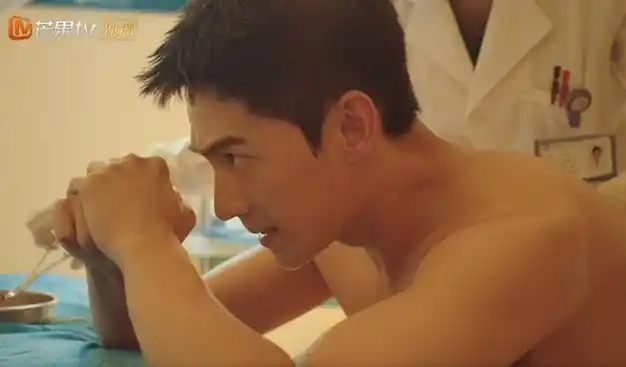 杨洋新剧演消防员,时刻耍帅用力过猛,32岁还放不下偶像包袱