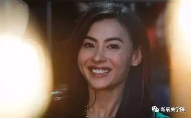 张柏芝大笑.张柏芝的牙齿明明是很整齐的,但为什么笑起来不好看?