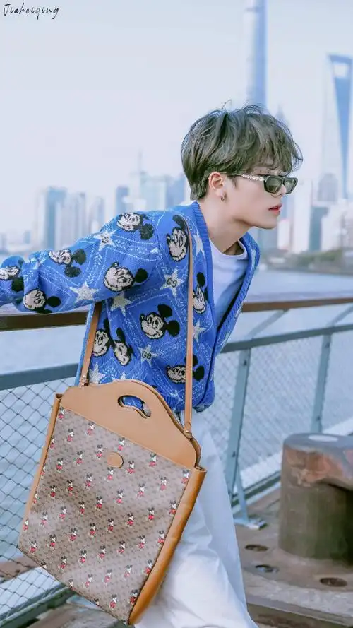 林彦俊蓝色米奇开衫##林彦俊最暖的礼物