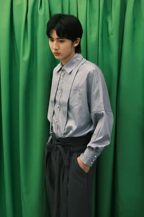 郝富申《棋魂》高分收官 港风写真眼神坚定深沉