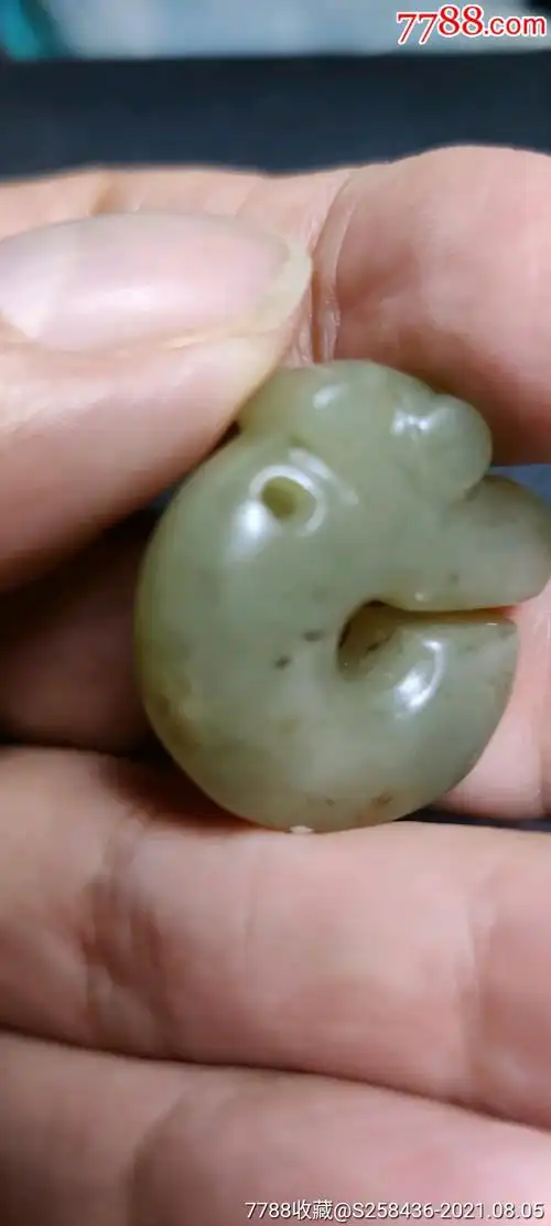 和田玉老仿玉猪龙挂件