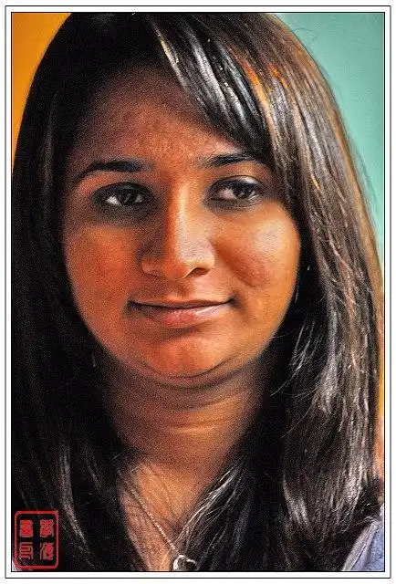 这是其中一位棕色皮肤笑容 可爱的小姐