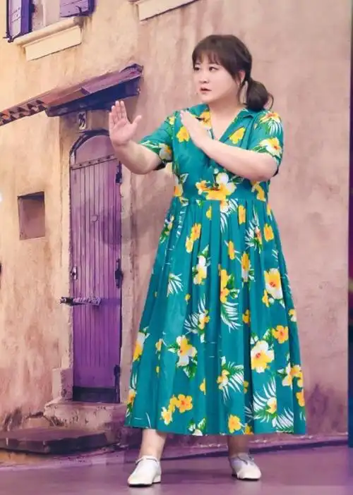 贾玲回应发胖:首次执导压力大靠吃减压,张小斐:她是最好的老板_发展