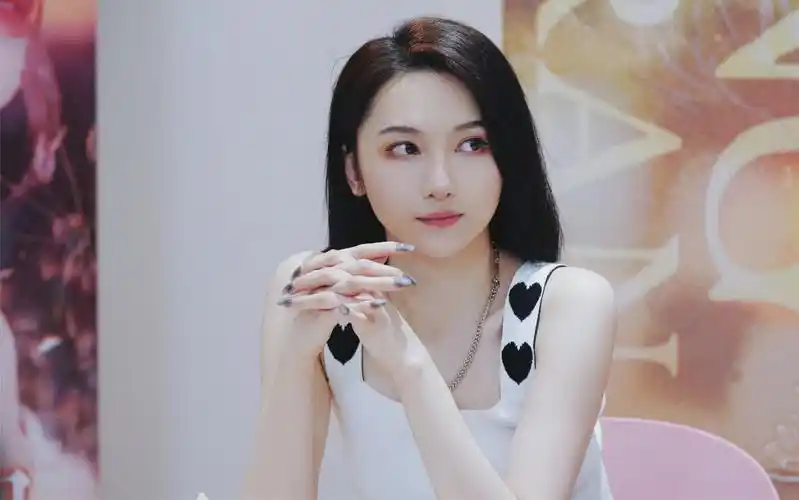 【陆婷】20210710冷餐直拍 好久不见,短发美女