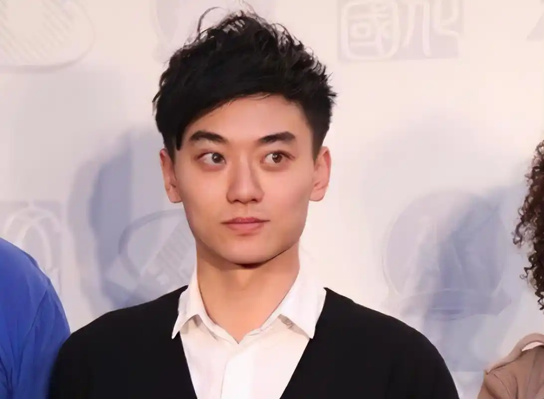 山河月明:陈宝国儿子陈奕丞,被父亲力捧多年,却始终不温不火